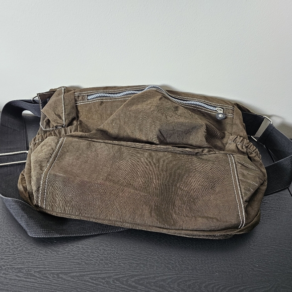 New York Messenger Bag - Picture 3 of 5